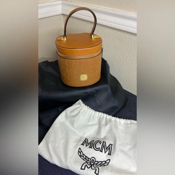 MCM-Bucket Bag - Picture 1 of 17